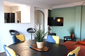 Dining - Charming apartment with balcony and parking (Biarritz)