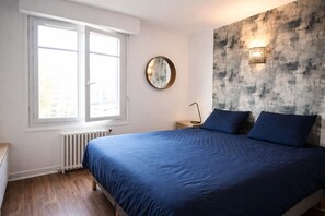 2 bedrooms, iron/ironing board, WiFi, bed sheets - Charming apartment with balcony and parking (Biarritz)