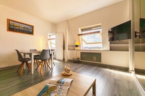 Dining - Beautiful sea-view apartment with A/C in Biarritz (Biarritz)