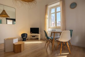 Dining - Cozy Apartment in the Heart of Biarritz (Biarritz)