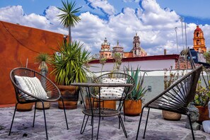 Outdoor dining - CASA H48 (San Miguel de Allende)