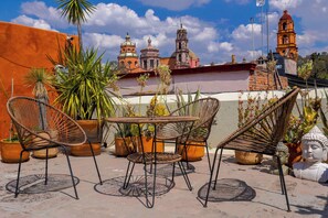 Outdoor dining - CASA H48 (San Miguel de Allende)
