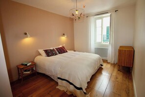 Room - Beautiful Villa with Garage in Downtown Biarritz (Biarritz)