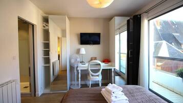 1 bedroom, iron/ironing board, travel cot, WiFi