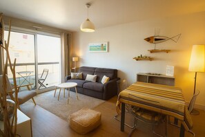 TV - Beautiful bright apartment with Balcony and Parking, near Grande Plage (Biarritz)