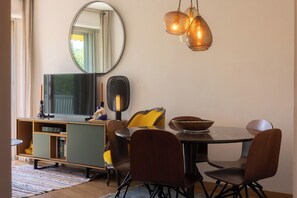 Dining - Cosy apartment with Balcony near the Beach (Biarritz)