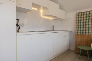 Fridge, microwave, stovetop, dishwasher - Studio in downtown Biarritz • On foot from the beaches & shops (Biarritz)