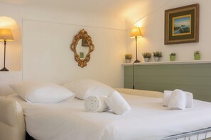 1 bedroom, iron/ironing board, travel cot, WiFi - Studio in downtown Biarritz • On foot from the beaches & shops (Biarritz)