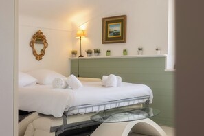 1 bedroom, iron/ironing board, travel cot, WiFi - Studio in downtown Biarritz • On foot from the beaches & shops (Biarritz)