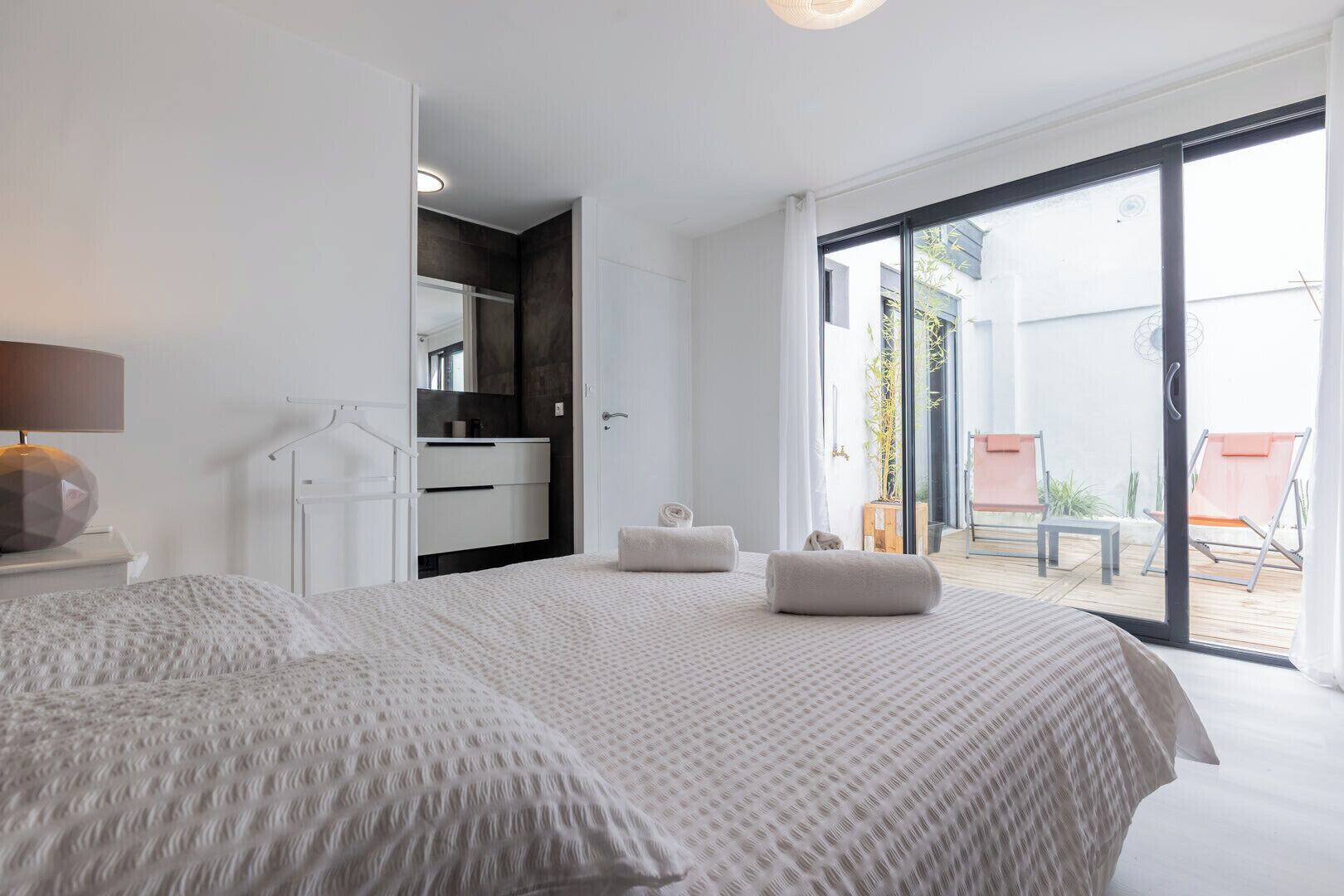 Iron/ironing board, travel crib, WiFi, bed sheets