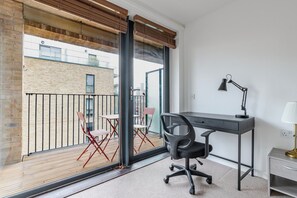 Interior - Blueground | Poplar, balcony, nr Thames (London)