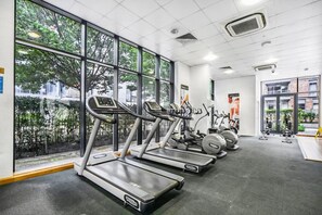 Fitness facility - Blueground | Poplar, balcony, nr Thames (London)