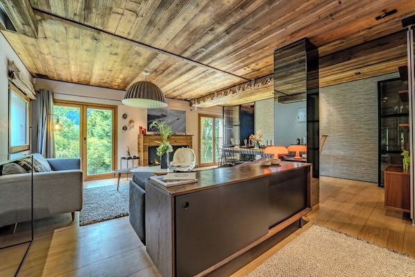 Apartment, 3 Bedrooms, Balcony, Mountain View | Living area - Rochebrune (Megève)