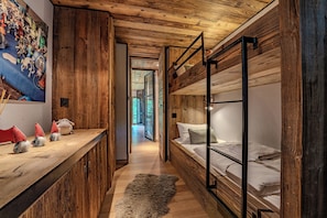 Apartment, 3 Bedrooms, Balcony, Mountain View | Free WiFi, bed sheets - Rochebrune (Megève)