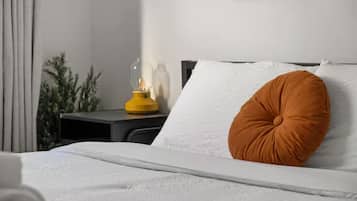 4 bedrooms, iron/ironing board, WiFi (free), bed sheets