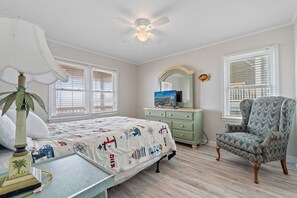 4 bedrooms, free WiFi - "Charisma" 4 Bedroom, 2 Bathroom, Oceanfront (Holden Beach)