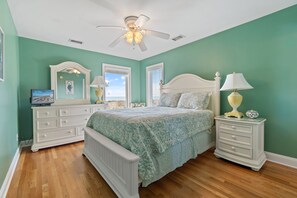 6 bedrooms, free WiFi - "Goins My Way" 6 Bedrooms, 6.5 Bathrooms, Private Pool and Elevator (Holden Beach)