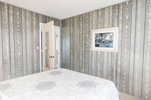 4 bedrooms, free WiFi - "Shore Lucky" 4 Bedrooms, 2 Bathrooms, Second Row (Holden Beach)