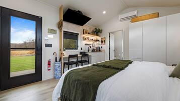 1 bedroom, internet, bed sheets