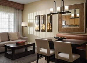 Living area - Resorts among beautiful mountains in Escondido, CA with 2 beds,full kitchen (Escondido)