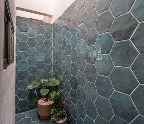 Interior - Casa Mkumbi - Downtown Waterfall Oasis (Jaco)