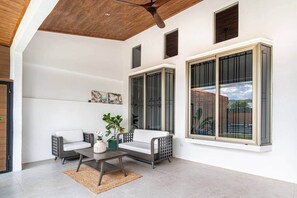 Terrace/patio - Casa Mkumbi - Downtown Waterfall Oasis (Jaco)