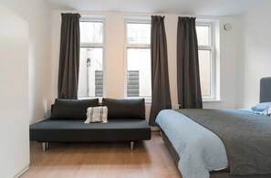 Room - Cozy apartment canal view (Amsterdam)