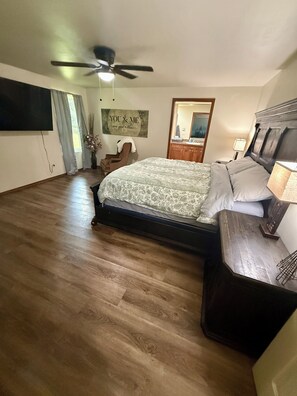 6 bedrooms, free WiFi, bed sheets