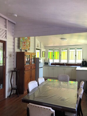 Dining - Olunda - 17 Emu Street, Emu Park (Emu Park)