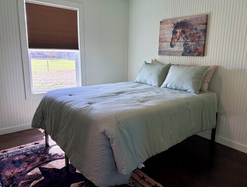 Quiet 2-bedroom 2 bath Barndominium on the edge of Gatesville