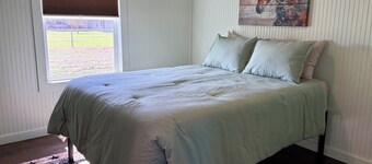 Quiet 2-bedroom 2 bath Barndominium on the edge of Gatesville