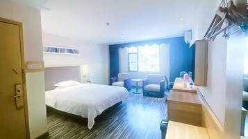 Standard Double Room | Laptop workspace, free WiFi, bed sheets