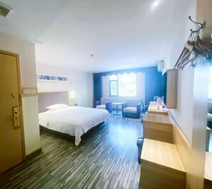 Laptop workspace, free WiFi, bed sheets - City Comfort Inn GZ Baiyundadaobei (Guangzhou)