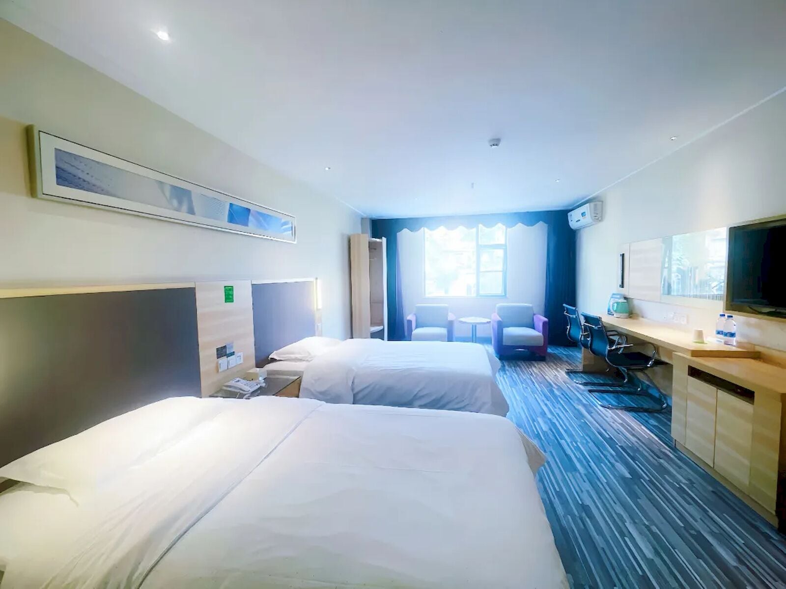 商务双床房 | 笔记本电脑工作区、免费 WiFi、床单