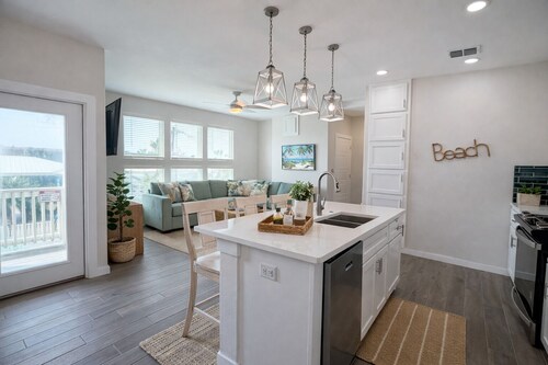 MG203, Private Pool, Shared Heated Pool, Pet Friendly