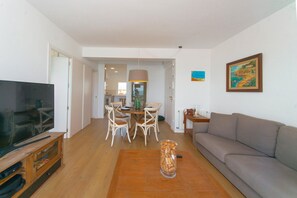 Living area - Perfect seaside getaway: Cozy apartment with spectacular views in Sant Antoni de Calonge 🌅⚓ (Sant Antoni de Calonge)