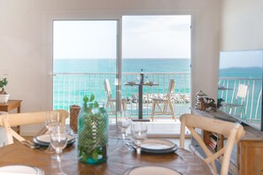 Dining - Perfect seaside getaway: Cozy apartment with spectacular views in Sant Antoni de Calonge 🌅⚓ (Sant Antoni de Calonge)