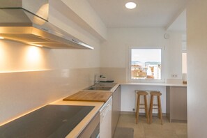 Fridge, microwave, oven, dishwasher - Perfect seaside getaway: Cozy apartment with spectacular views in Sant Antoni de Calonge 🌅⚓ (Sant Antoni de Calonge)