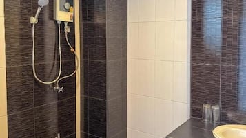 Twin Room, City View | Bathroom