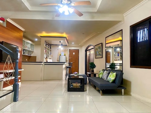 CDO City Centre, Spacious 4 Bedroom Townhouse with 24/7 Security and Parking