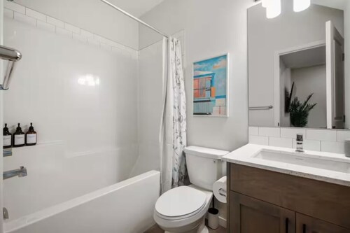 Brilliant 1-bedroom house in cozy Calgary for your getaway