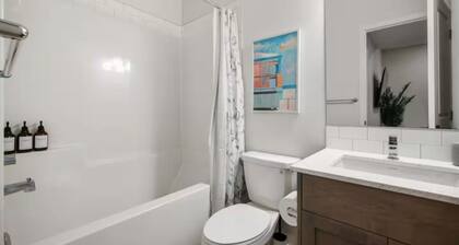 Brilliant 1-bedroom house in cozy Calgary for your getaway