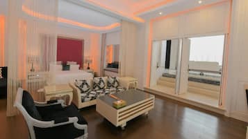 Luxury Double Room | Living area