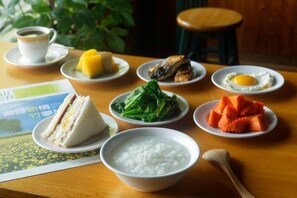 Free daily self-serve breakfast