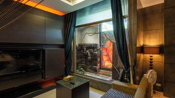 Deluxe King Room | Free minibar, free WiFi, bed sheets