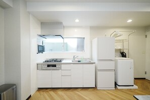 Private kitchen - YUYU HOUSE池袋，2分钟直达池袋，车站徒步3分钟精致公寓 (Toshima City)