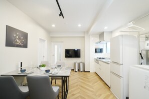 Dining - YUYU HOUSE池袋，2分钟直达池袋，车站徒步3分钟精致公寓 (Toshima City)
