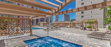 Departamento, balcón, vista al canal | Alberca