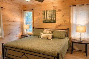 1 bedroom, free WiFi, bed sheets - Shamrock Valley: Free Tickets, Hot Tub, Fishing Pond (Sevierville)