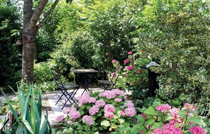 Outdoor dining - Amazing home in Lauwerzijl with house sea view (Lauwerzijl)